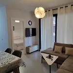 Henri's - 2 Apartmán